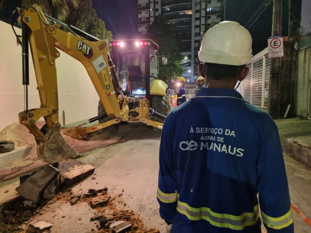 Obras de esgoto avançam em avenidas de Manaus