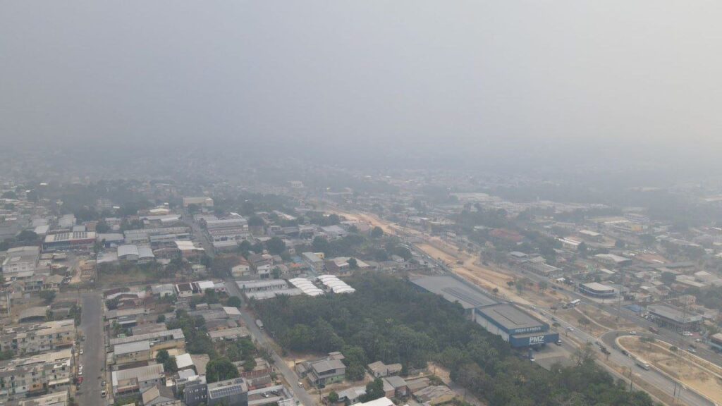 Retorno de nuvem de fumaça marca Dia dos Finados em Manaus