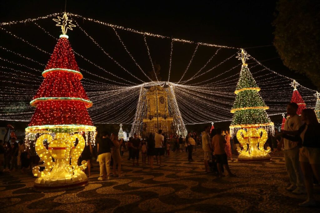 Árvore de Natal do Largo de São Sebastião será iluminada nesta sexta (8)