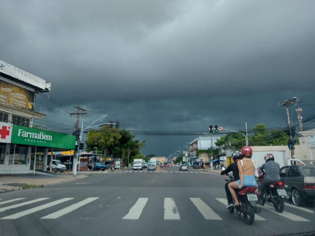 Manaus está sob alerta de chuva intensa, neste sábado (30)