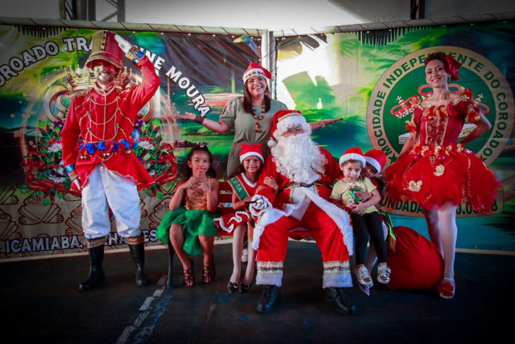 Mocidade Independente do Coroado promove ação de Natal com presença do tema do Carnaval 2024