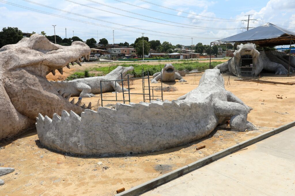 Parque Amazonino Mendes ganha animais gigantes construídos pela Prefeitura de Manaus