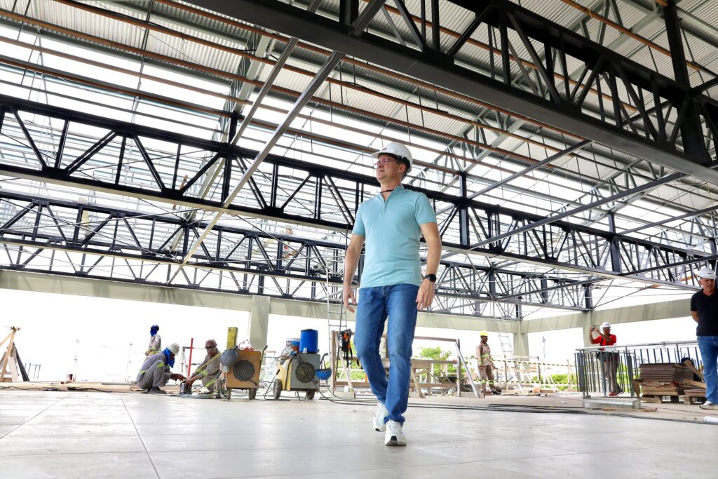 Prefeito David Almeida lança plano de ações após visita no ‘Nosso Centro’