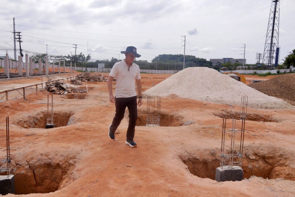 Prefeito David Almeida visita obras na capital amazonense; T7 atinge 95% de execução