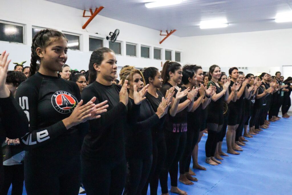 Curso gratuito de defesa pessoal feminina com inscrições abertas em Manaus