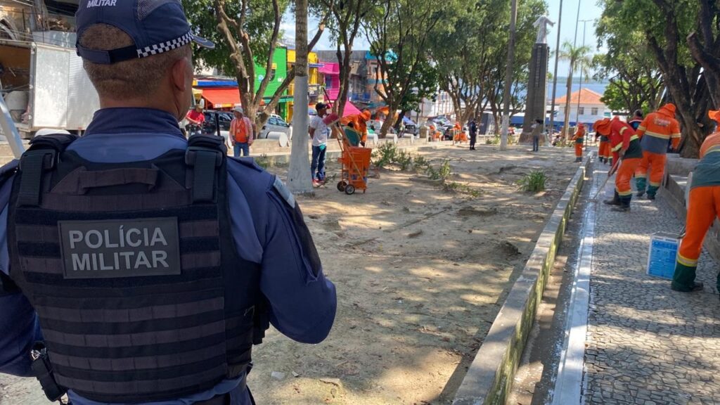 Praças do Centro de Manaus recebem pintura nova e reforço no policiamento