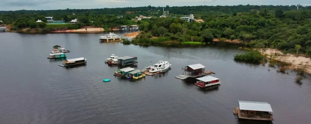 Justiça determina prazo de 10 dias para remoção dos flutuantes do Tarumã, em Manaus