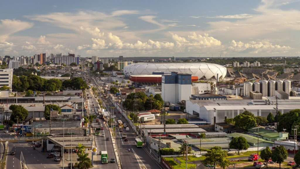 Obras noturnas para implementar rede de esgoto na avenida Constantino Nery são adiadas