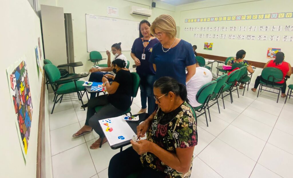 Matrículas para escolarização de adultos e pessoas idosas são reabertas no AM