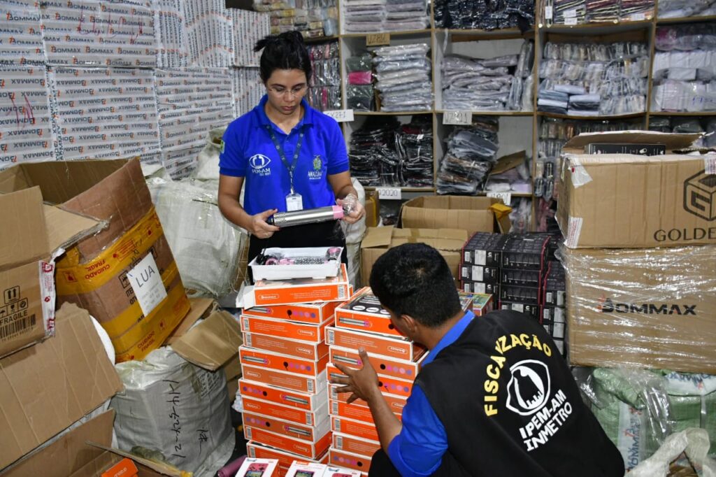 Operação Dia das Mães apreende mais de 1,5 tonelada de produtos irregulares em loja no Centro de Manaus