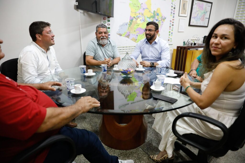 Cooperativas dos 'Amarelinhos' de Manaus definem cronograma de repasses do Passe Livre