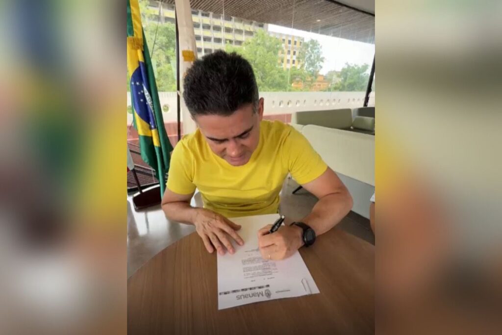 David Almeida assina homologação do concurso da Guarda Municipal de Manaus David Almeida assina homologação do concurso da Guarda Municipal de Manaus
