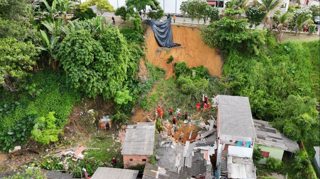 Manaus decreta luto de dois dias pelas vítimas do deslizamento no bairro Redenção