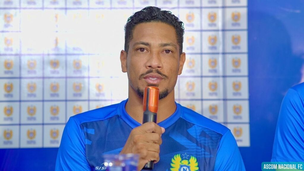 Nacional apresenta Hernane Brocador e mais três reforços para o Estadual Nacional apresenta Hernane Brocador e mais três reforços para o Estadual