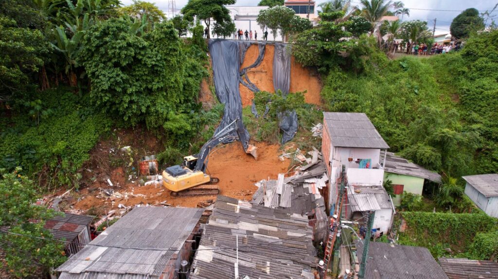 O perigo de viver em áreas de riscos em Manaus