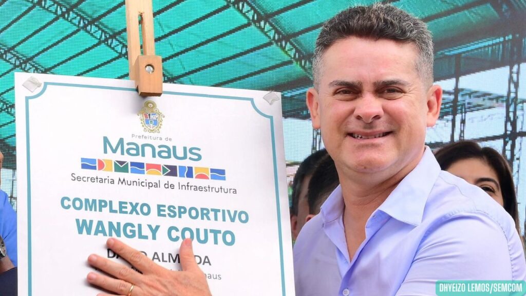 Prefeito David Almeida entrega complexo esportivo revitalizado no Armando Mendes