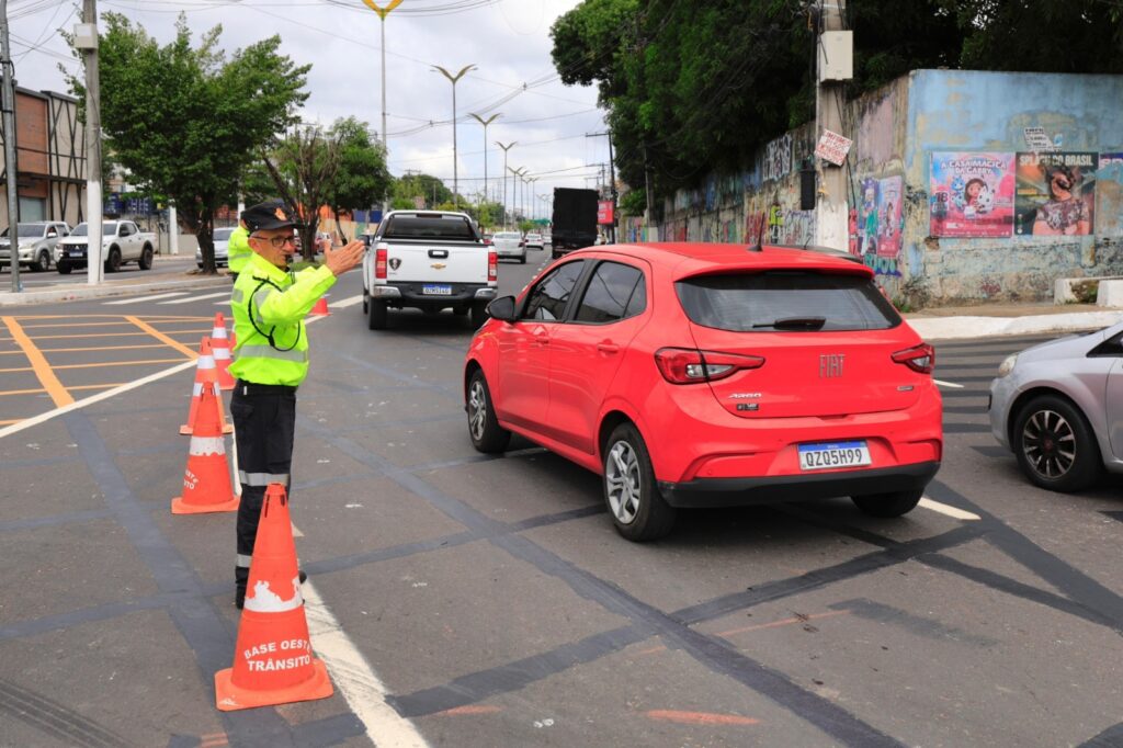 Primeira fase de intervenção é concluída e trânsito é alterado na Constantino Nery nesta terça