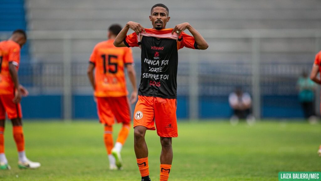 Jogador com mais partidas na história do Manauara, Vitinho pode completar a marca de 50 jogos pelo clube