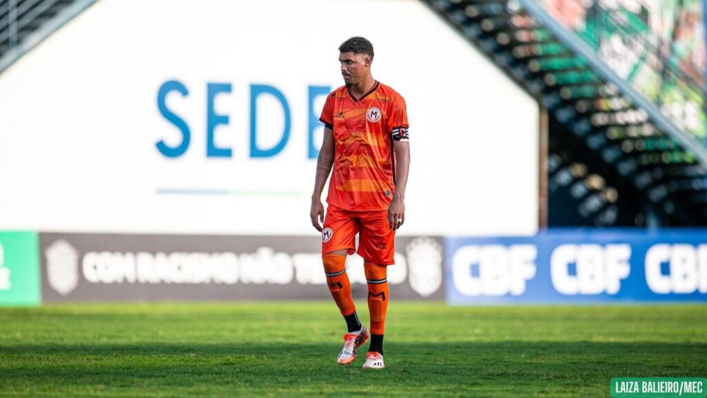 "Ninguém veio aqui pra brincar": capitão Paulinho destaca foco do Manauara no dérbi contra o Manaus