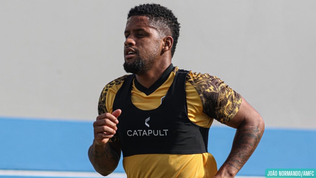 Amazonas FC oficializa contratação do atacante africano Vágner Dias para a sequência da Série B