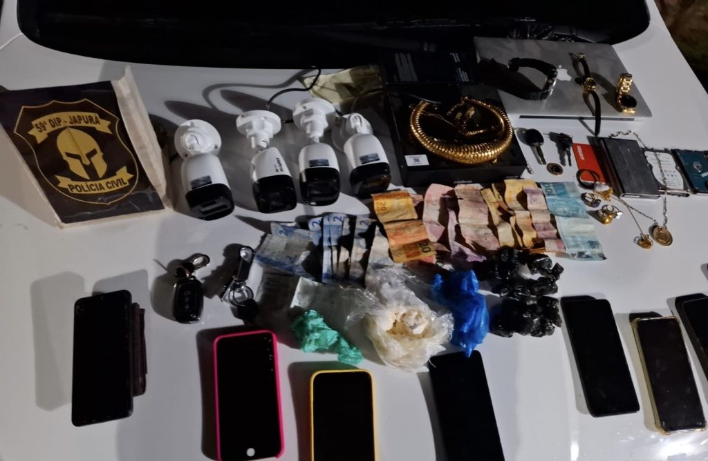 Em Japurá, PC-AM, PMAM e GCM prendem homem com entorpecentes e material utilizado no tráfico de drogas – Polícia Civil do AM Em Japurá, PC-AM, PMAM e GCM prendem homem com entorpecentes e material utilizado no tráfico de drogas – Polícia Civil do AM