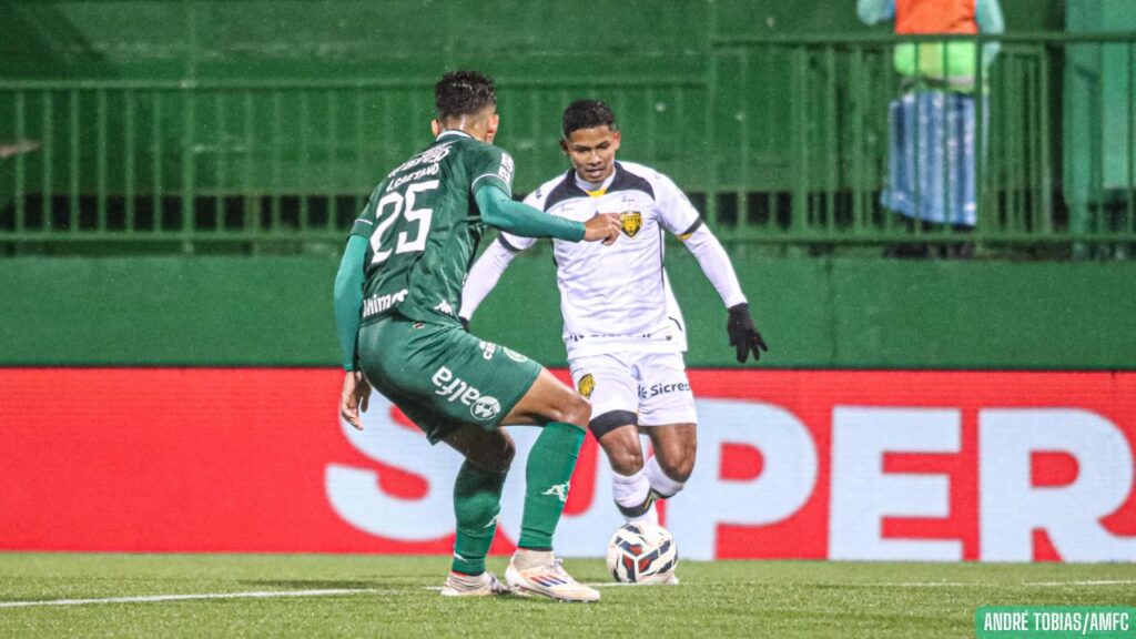Na Arena Condá, Amazonas é goleado para a Chapecoense por 4 a 0 e permanece no Z4 da Série B