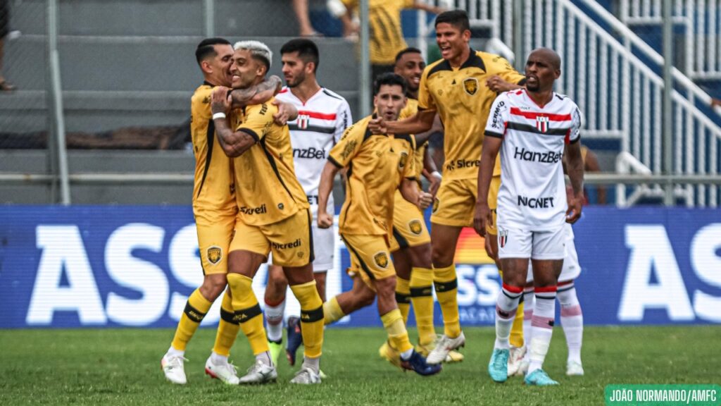 Amazonas faz 3 a 0 no Botafogo-SP em casa e volta a vencer na Série B Amazonas faz 3 a 0 no Botafogo-SP em casa e volta a vencer na Série B