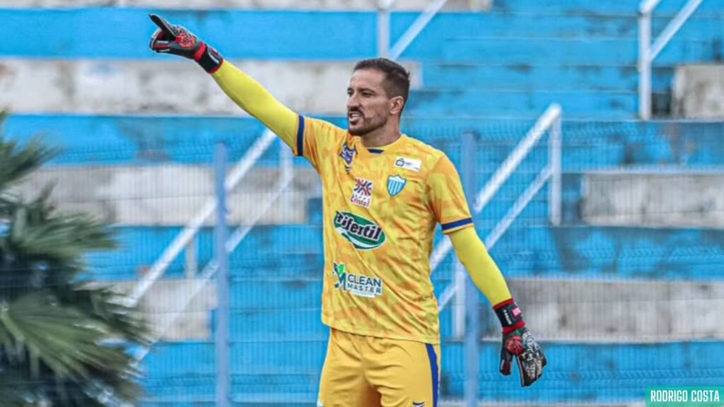 Manauara contrata goleiro Clériston, ex-Centro Oeste-GO, como reforço para o mata-mata da Série D Manauara contrata goleiro Clériston, ex-Centro Oeste-GO, como reforço para o mata-mata da Série D