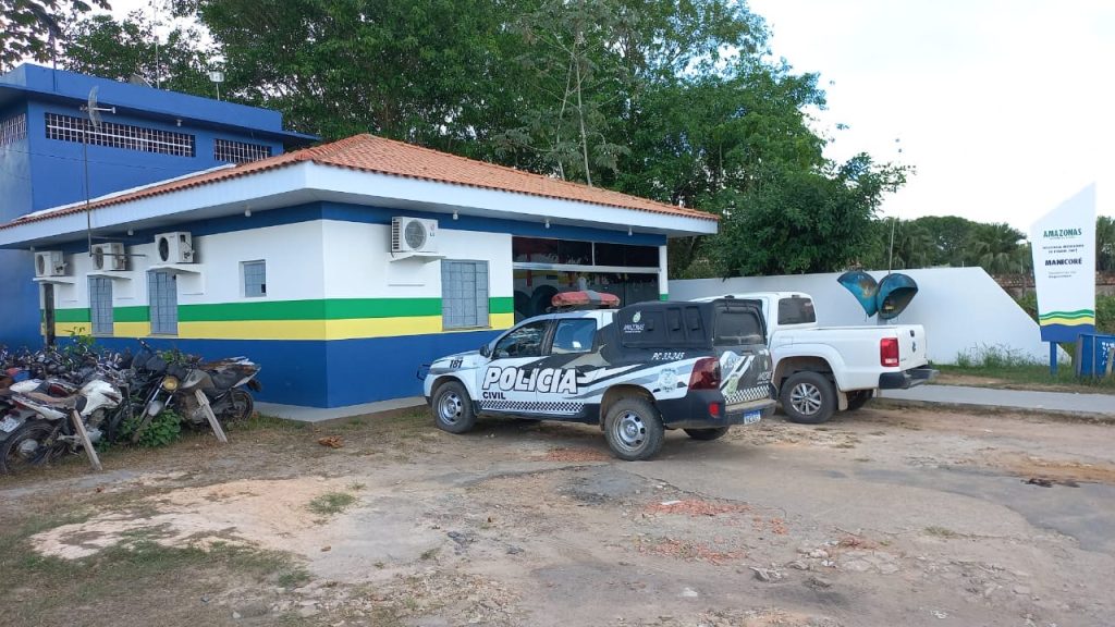 PC-AM e PMAM prendem quatro homens com drogas, R$ 25 mil e arma de pressão – Polícia Civil do AM PC-AM e PMAM prendem quatro homens com drogas, R$ 25 mil e arma de pressão – Polícia Civil do AM