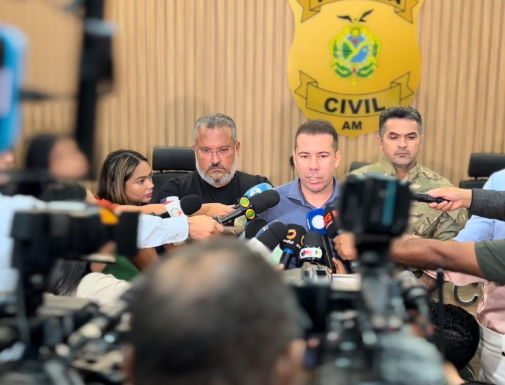Polícia Civil deflagra operação e prende trio, além de apreender adolescente, envolvidos em roubo a joalheria em Manaus – Polícia Civil do AM Polícia Civil deflagra operação e prende trio, além de apreender adolescente, envolvidos em roubo a joalheria em Manaus – Polícia Civil do AM