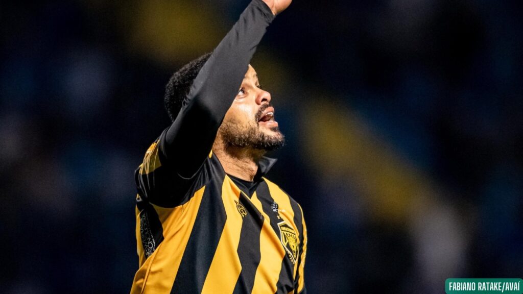 Com golaço nos acréscimos, Amazonas vence o Avaí na Ressacada e conquista primeira vitória fora de casa na Série B Com golaço nos acréscimos, Amazonas vence o Avaí na Ressacada e conquista primeira vitória fora de casa na Série B