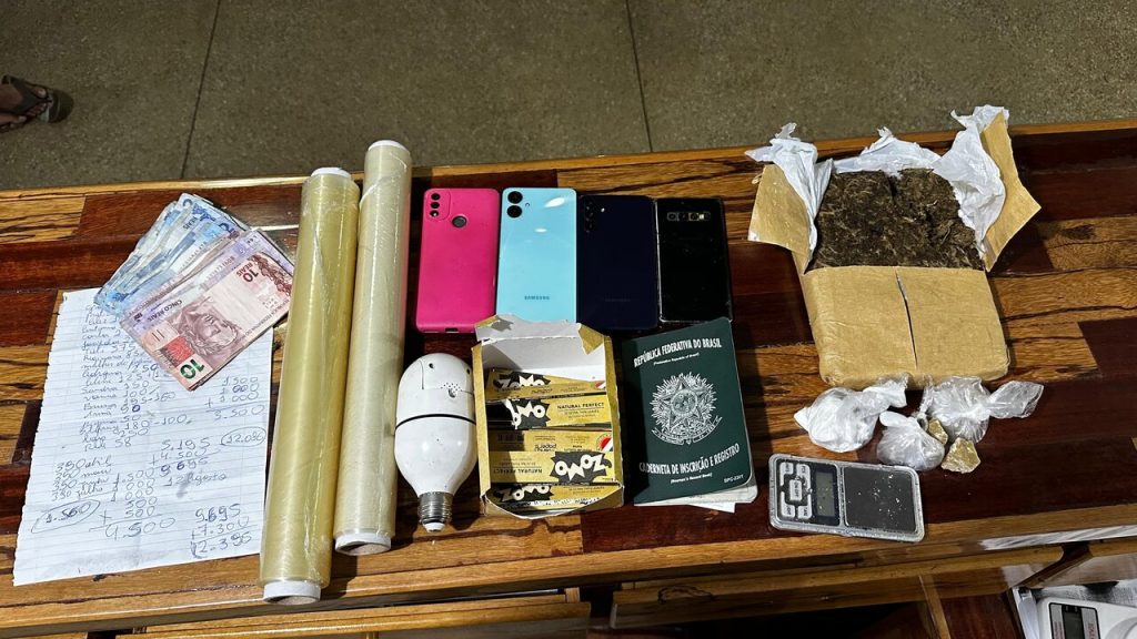 Em Itacoatiara, Polícia Civil prende casal com cocaína, maconha, oxi e material utilizado no tráfico de drogas – Polícia Civil do AM Em Itacoatiara, Polícia Civil prende casal com cocaína, maconha, oxi e material utilizado no tráfico de drogas – Polícia Civil do AM