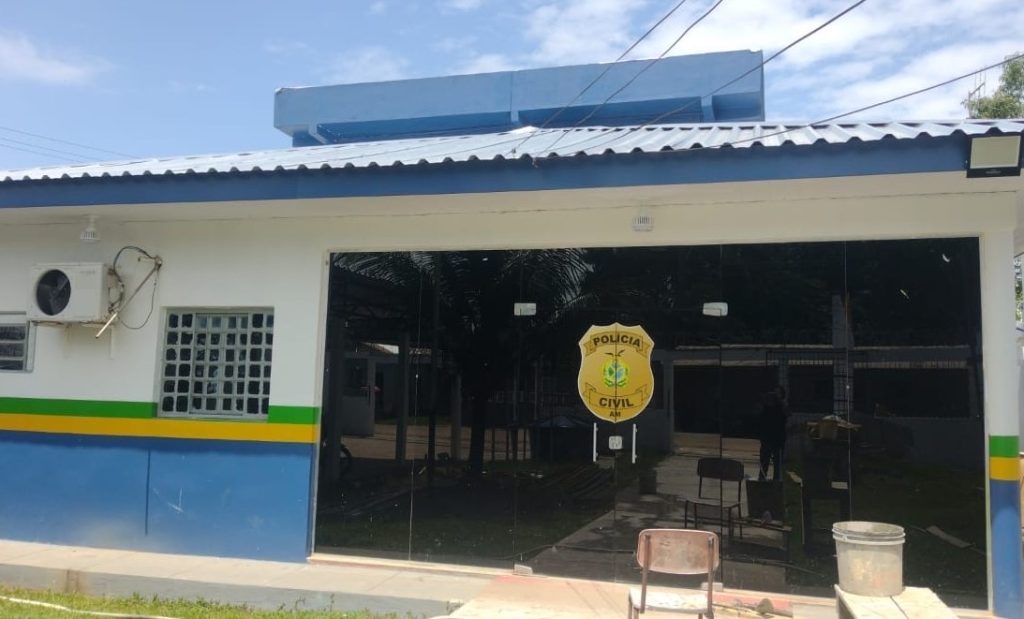 Em Tefé, PC-AM captura homem foragido por homicídio praticado em Uarini – Polícia Civil do AM Em Tefé, PC-AM captura homem foragido por homicídio praticado em Uarini – Polícia Civil do AM