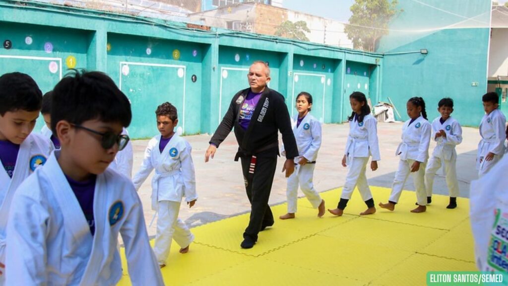 Escola da Prefeitura de Manaus em tempo integral desenvolve projeto de jiu-jítsu com estudantes Escola da Prefeitura de Manaus em tempo integral desenvolve projeto de jiu-jítsu com estudantes