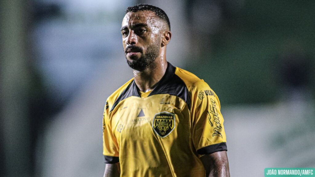 Lateral Carlos Akapo, do Amazonas FC, é convocado para seleção da Guiné Equatorial Lateral Carlos Akapo, do Amazonas FC, é convocado para seleção da Guiné Equatorial