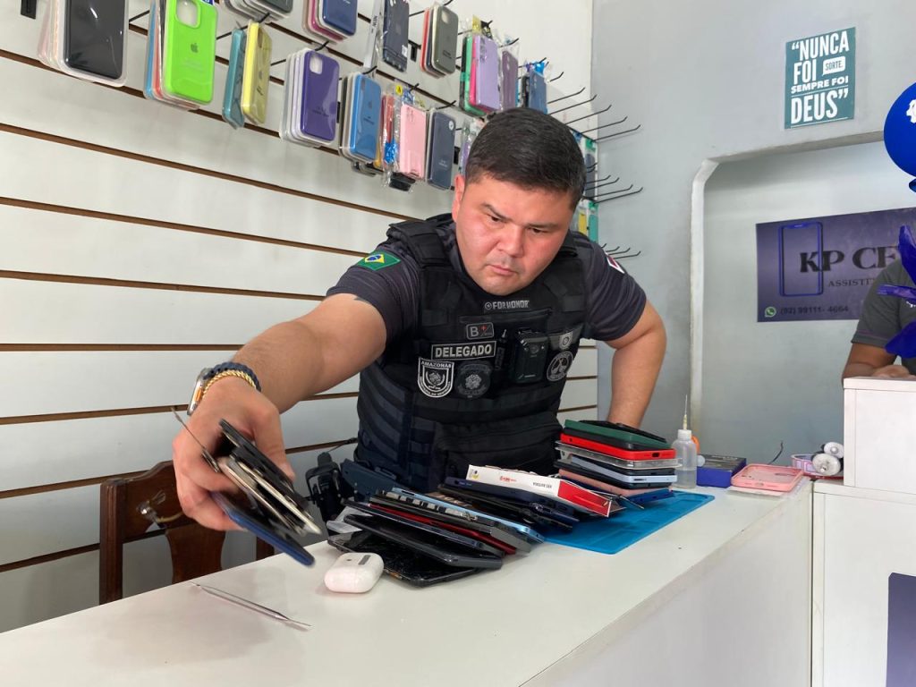 PC-AM prende dono de assistência técnica com celular roubado – Polícia Civil do AM PC-AM prende dono de assistência técnica com celular roubado – Polícia Civil do AM