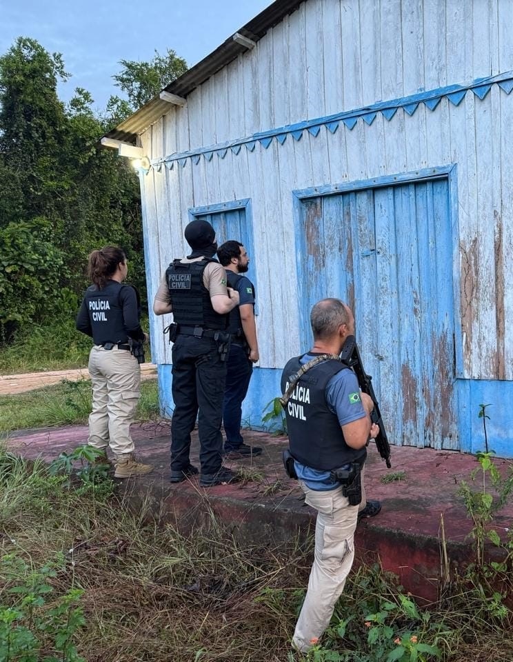 Polícia Civil prende homem com arma, drogas e munições, em Itacoatiara – Polícia Civil do AM Polícia Civil prende homem com arma, drogas e munições, em Itacoatiara – Polícia Civil do AM