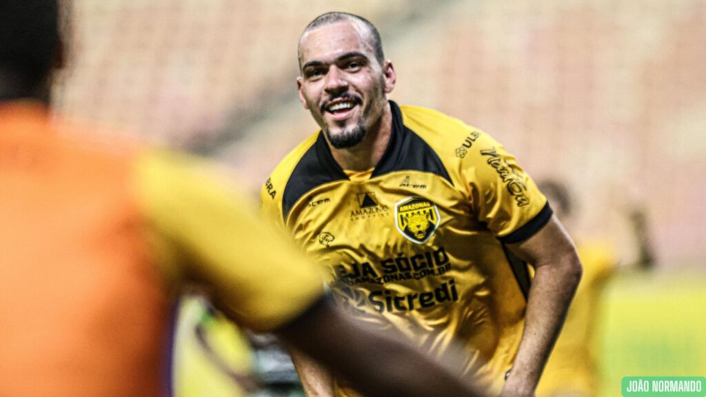 Wellington Nascimento se despede do Amazonas FC após 18 jogos com a camisa aurinegra Wellington Nascimento se despede do Amazonas FC após 18 jogos com a camisa aurinegra