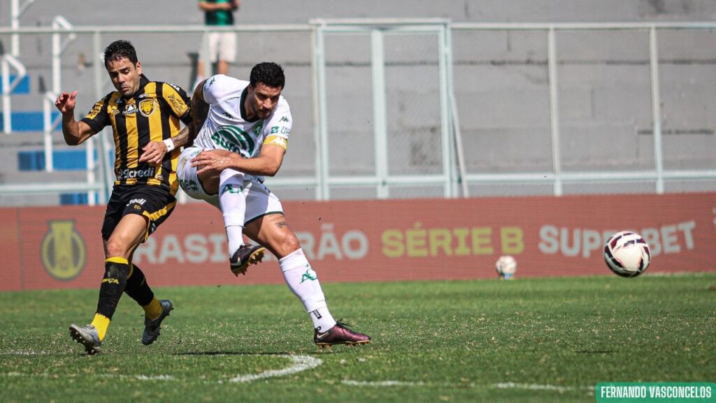 Em casa, Amazonas perde por 3 a 1 para a Chapecoense e continua no Z4 da Série B Em casa, Amazonas perde por 3 a 1 para a Chapecoense e continua no Z4 da Série B