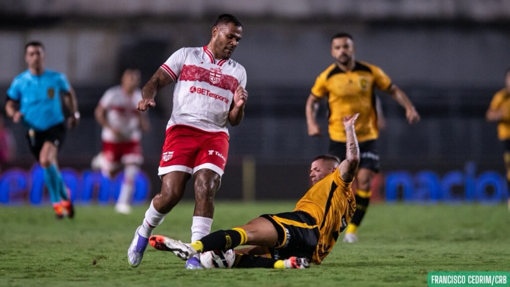 Fora de casa, Amazonas perde para o CRB por 2 a 0 e amarga terceira derrota seguida na Série B Fora de casa, Amazonas perde para o CRB por 2 a 0 e amarga terceira derrota seguida na Série B