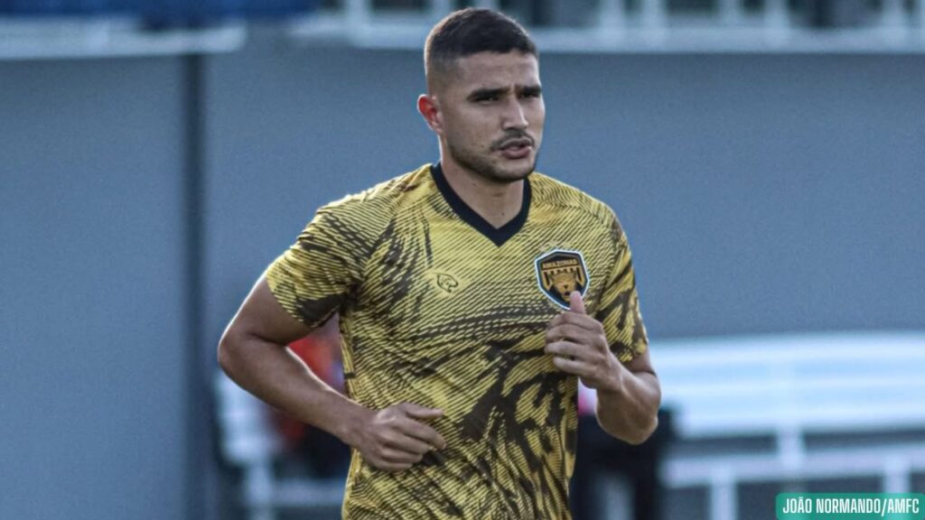 Larry Vásquez cumpre suspensão contra a Chapecoense; Tavares e Luan retornam Larry Vásquez cumpre suspensão contra a Chapecoense; Tavares e Luan retornam
