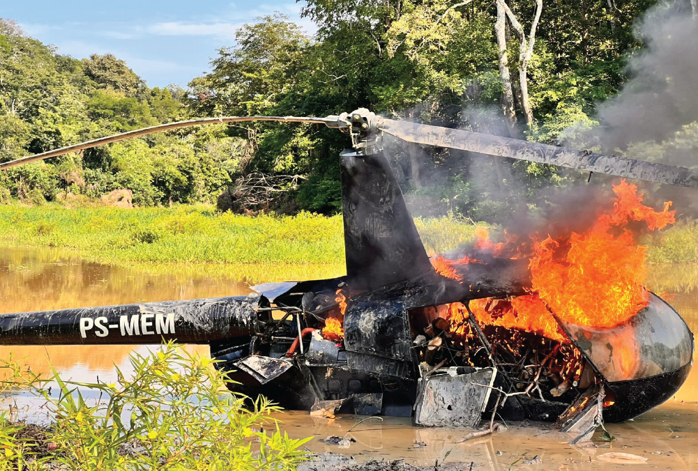 Polícias Civil, Militar e GCM destroem helicóptero utilizado pelo narcotráfico em Juruá – Polícia Civil do AM Polícias Civil, Militar e GCM destroem helicóptero utilizado pelo narcotráfico em Juruá – Polícia Civil do AM