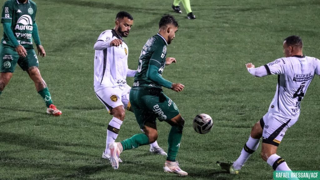 Pré-jogo: na primeira das 10 "finais" na luta contra a queda, Amazonas recebe a Chapecoense no Zamith, pela Série B