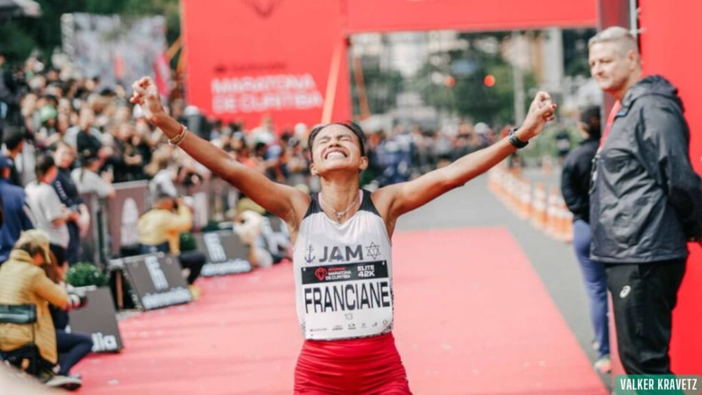 Maratonista Franciane Moura encerra temporada com pódio e melhor marca da carreira Maratonista Franciane Moura encerra temporada com pódio e melhor marca da carreira