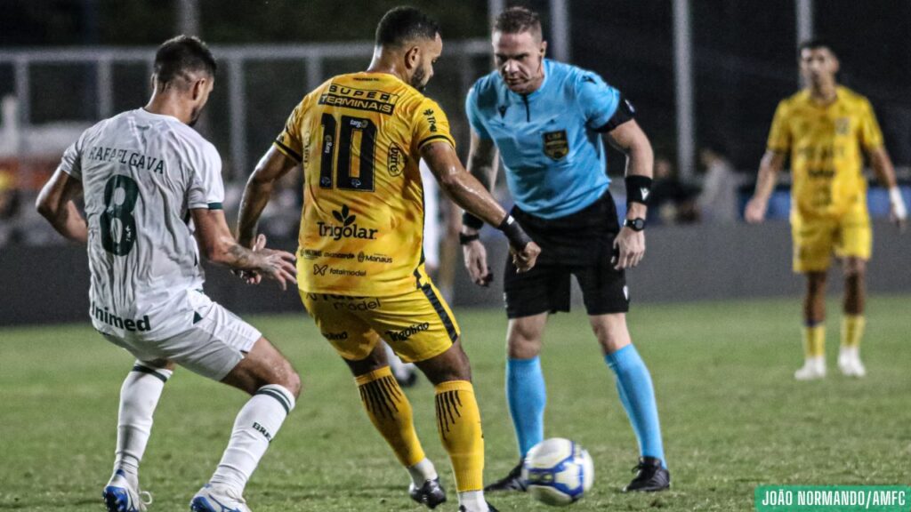 Série B: Gustavo Bauermann, de SC, apita Amazonas x Cuiabá, no Zamith; confira equipe de arbitragem Série B: Gustavo Bauermann, de SC, apita Amazonas x Cuiabá, no Zamith; confira equipe de arbitragem