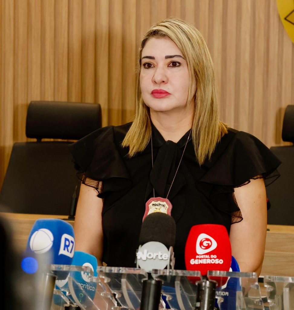PC-AM e PMAM prendem mulher e apreendem entorpecentes, dinheiro e materiais usados no tráfico no bairro Santa Etelvina – Polícia Civil do AM PC-AM e PMAM prendem mulher e apreendem entorpecentes, dinheiro e materiais usados no tráfico no bairro Santa Etelvina – Polícia Civil do AM