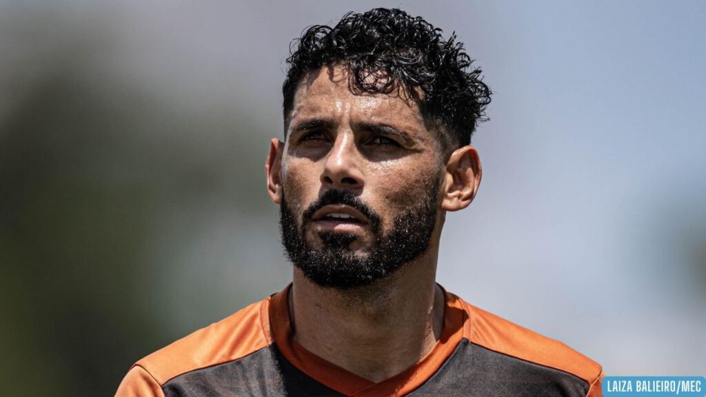 Manauara anuncia saída do lateral-esquerdo Jhonathan Moc após duas temporadas Manauara anuncia saída do lateral-esquerdo Jhonathan Moc após duas temporadas