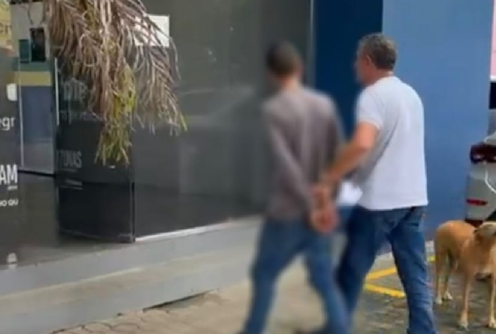 PC-AM prende homem condenado a mais de 11 anos de reclusão por tráfico de drogas e associação para o tráfico – Polícia Civil do AM PC-AM prende homem condenado a mais de 11 anos de reclusão por tráfico de drogas e associação para o tráfico – Polícia Civil do AM