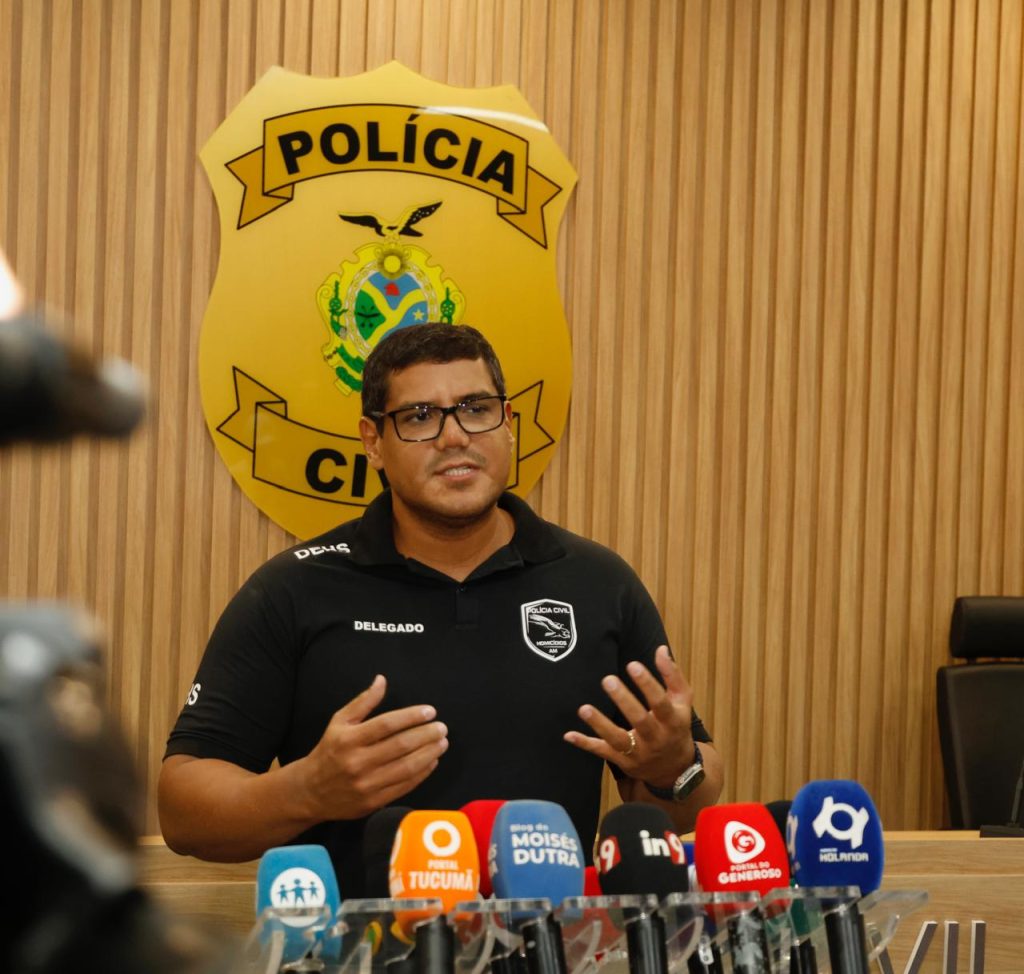 PC-AM prende homem suspeito de matar colega de trabalho a facadas dentro de embarcação no Centro de Manaus – Polícia Civil do AM PC-AM prende homem suspeito de matar colega de trabalho a facadas dentro de embarcação no Centro de Manaus – Polícia Civil do AM