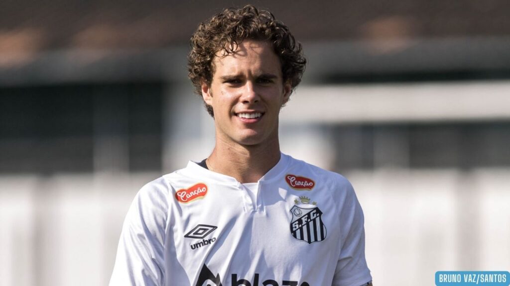 Promessa do Santos, meia Bernardo Paias reforça o Amazonas FC por empréstimo Promessa do Santos, meia Bernardo Paias reforça o Amazonas FC por empréstimo